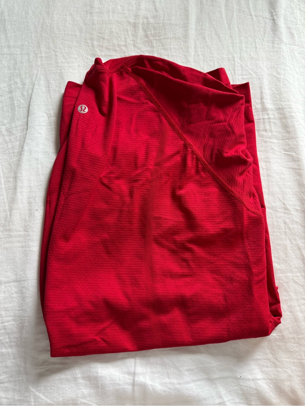 lululemon athletica Women's Red Short Sleeve Tee
